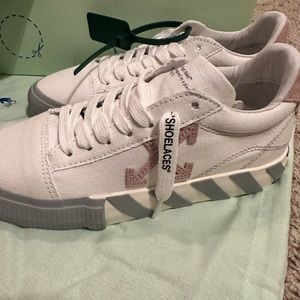 Off-White Womens Vulcanized Sneaker 'White Light Pink'